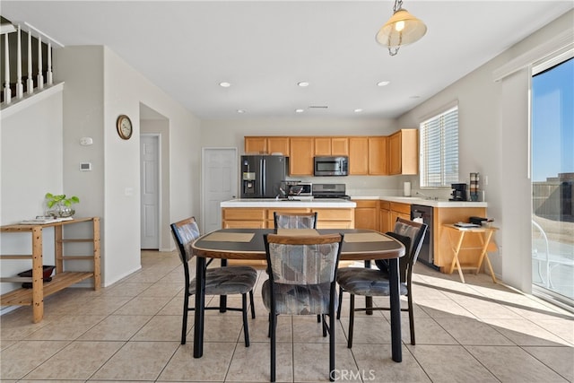 dining space featuring sink and light tile patterned floors