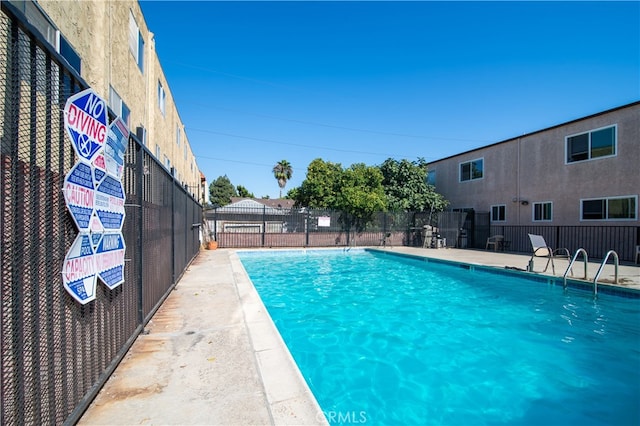 view of swimming pool