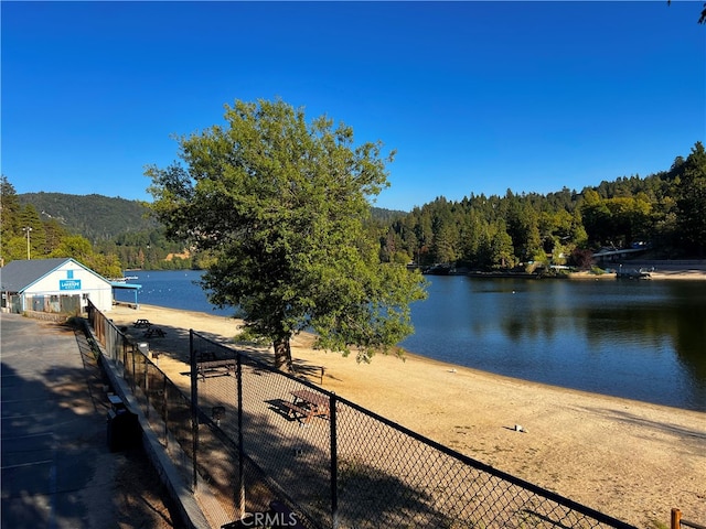 view of yard featuring a water view