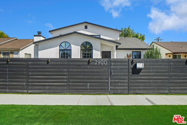 view of front of property