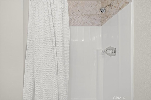 interior details with a shower with curtain