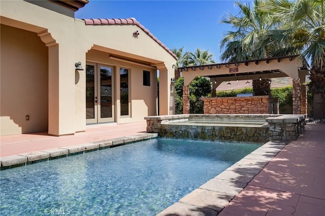 view of pool featuring a patio area, an in ground hot tub, and pool water feature