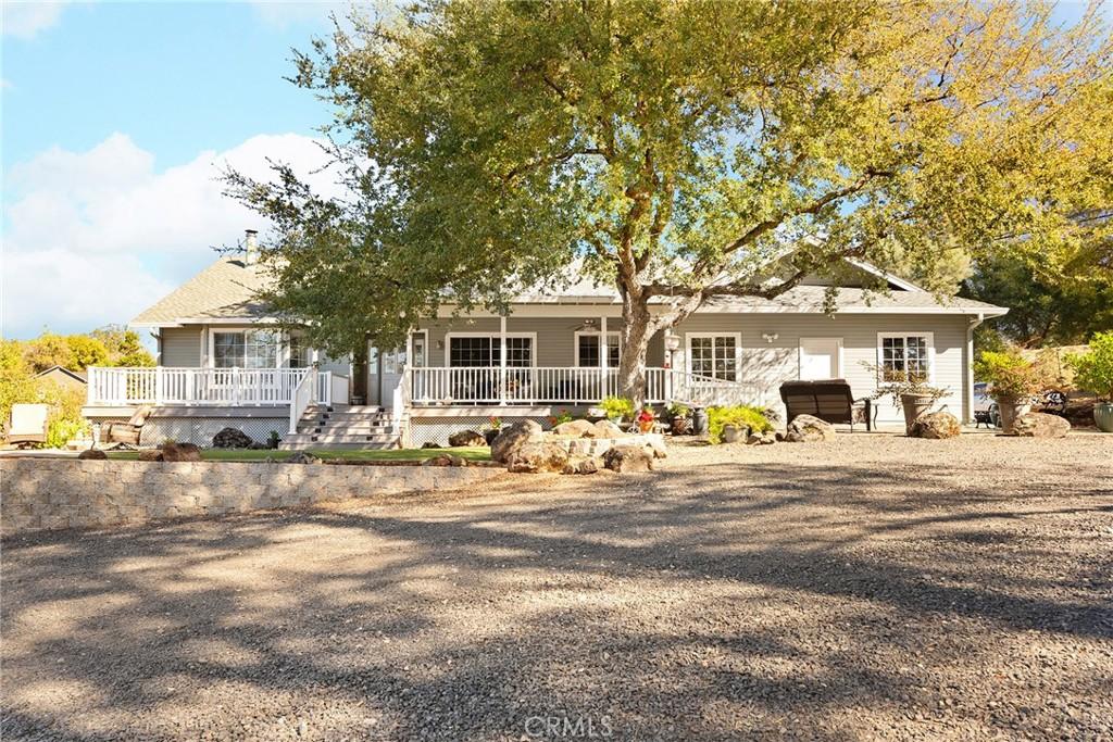 ranch-style house featuring a porch