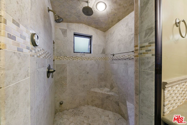 bathroom featuring tiled shower