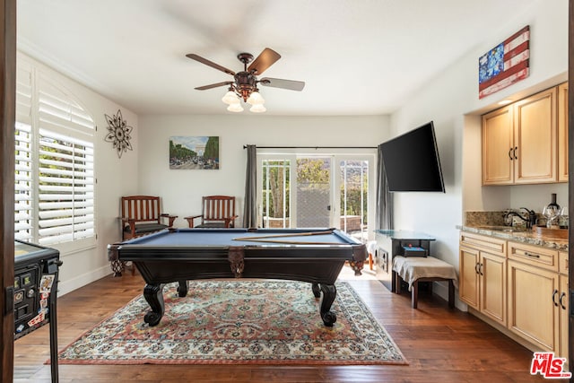 playroom with sink, ceiling fan, dark wood-type flooring, and billiards