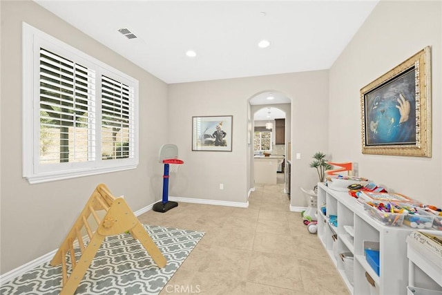 playroom with recessed lighting, baseboards, arched walkways, and visible vents