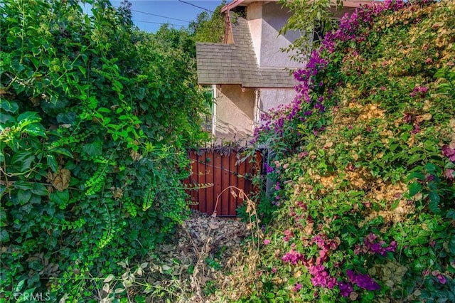 572 Church Hill Rd, La Habra Heights, CA 90631 - exterior view of stucco siding