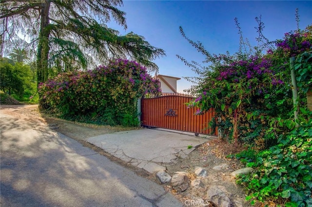 572 Church Hill Rd, La Habra Heights, CA 90631 - view of gate