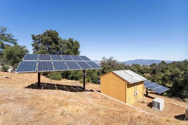 view of yard with a mountain view and a storage shed