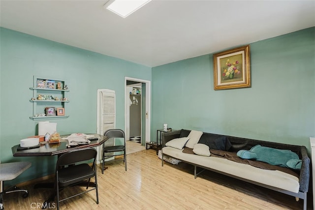 living area with light hardwood / wood-style flooring