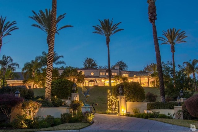 view of front of home with a front lawn