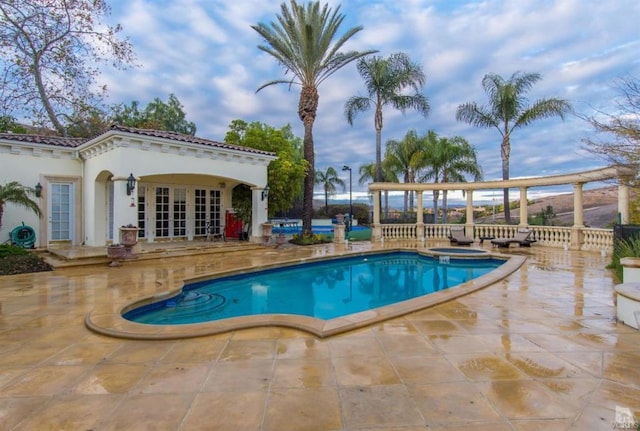 view of swimming pool featuring a patio