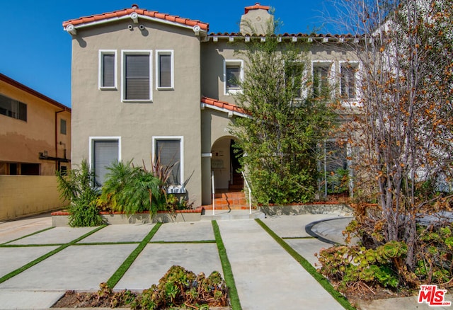 view of mediterranean / spanish-style home