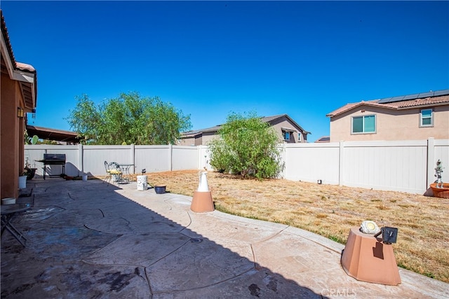 view of yard featuring a patio area