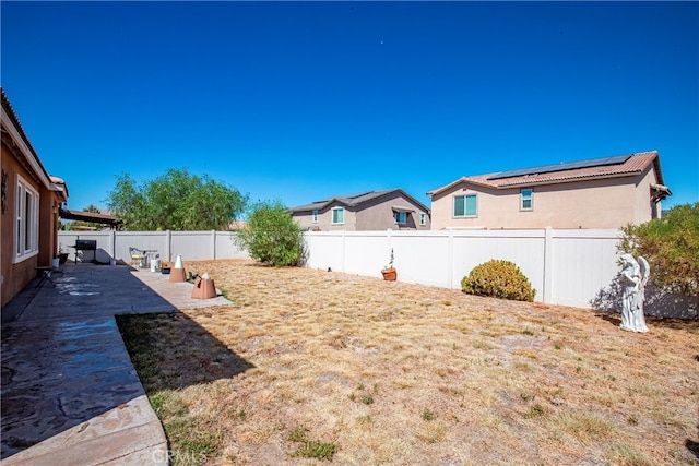 view of yard featuring a patio