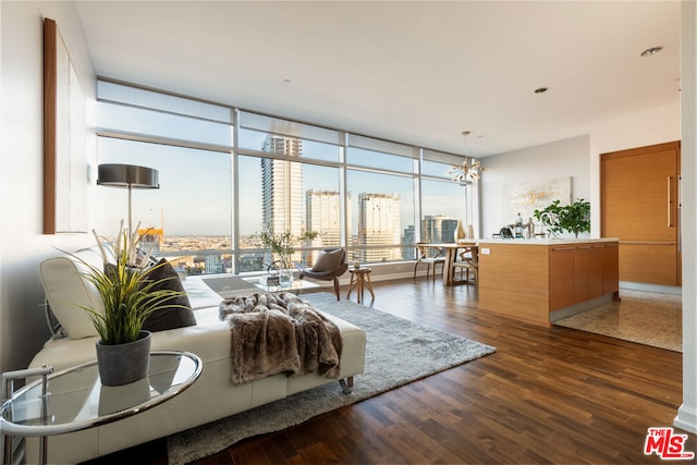 living room featuring a notable chandelier, expansive windows, and dark hardwood / wood-style flooring