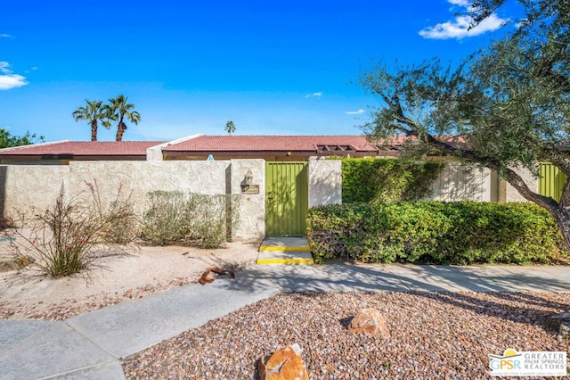 view of front of property