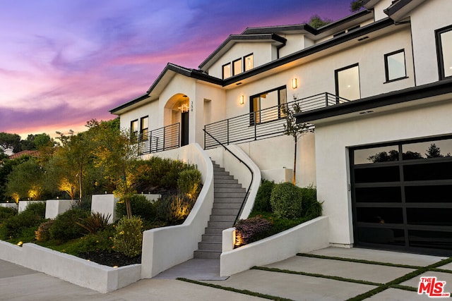 view of front facade featuring a garage