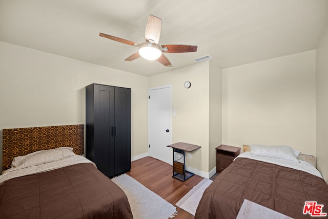 bedroom featuring a closet, light hardwood / wood-style floors, and ceiling fan