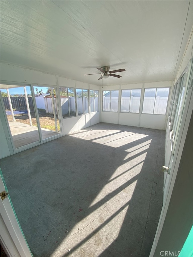 sunroom featuring ceiling fan