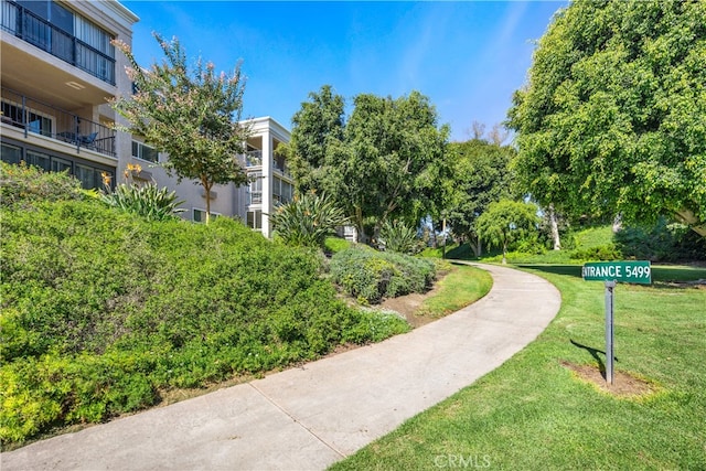 view of home's community featuring a lawn