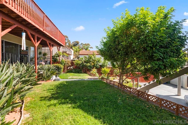 view of yard featuring a patio