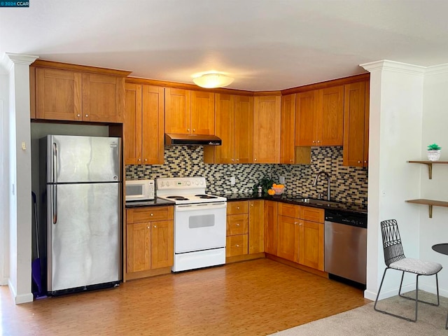 kitchen with decorative backsplash, stainless steel appliances, light wood-type flooring, crown molding, and sink