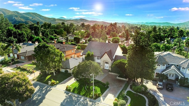 drone / aerial view featuring a mountain view