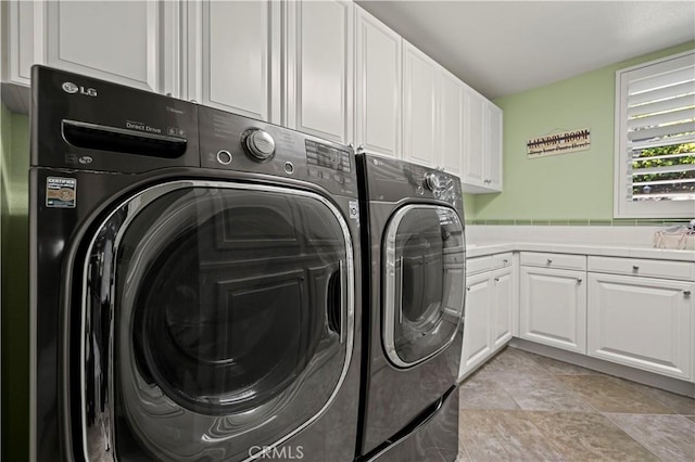 laundry room featuring cabinets and independent washer and dryer