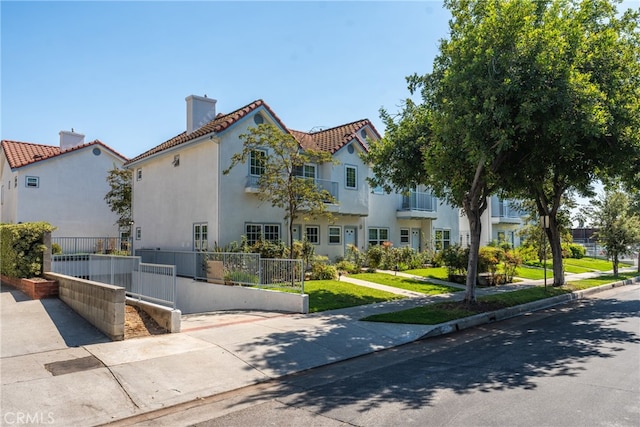 view of front facade with a front yard