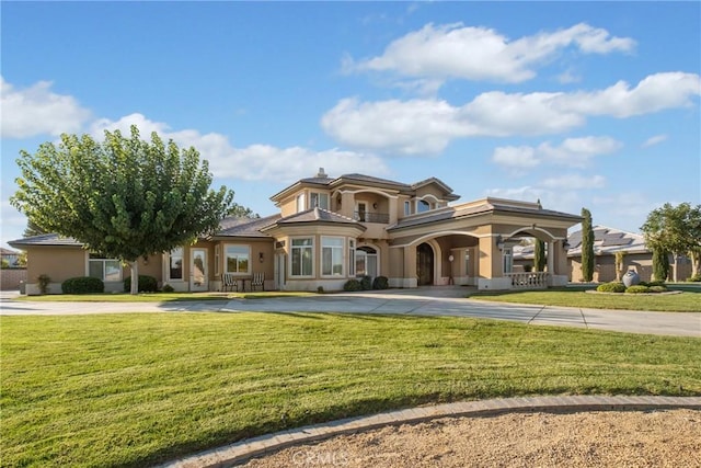 view of front of property with a front yard