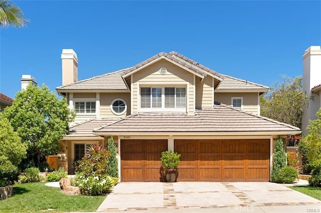 view of front property featuring a garage