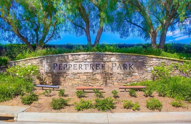 view of community / neighborhood sign