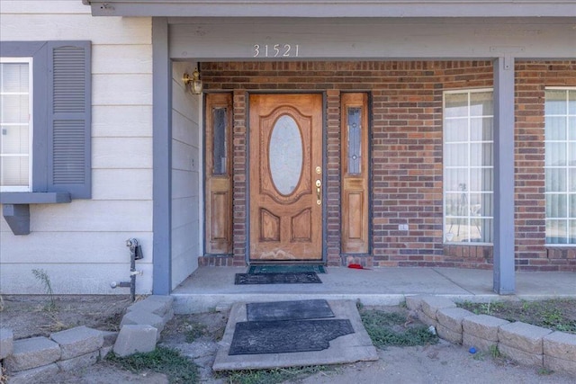 property entrance featuring a porch