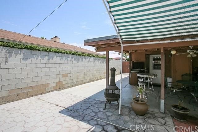 view of patio featuring ceiling fan