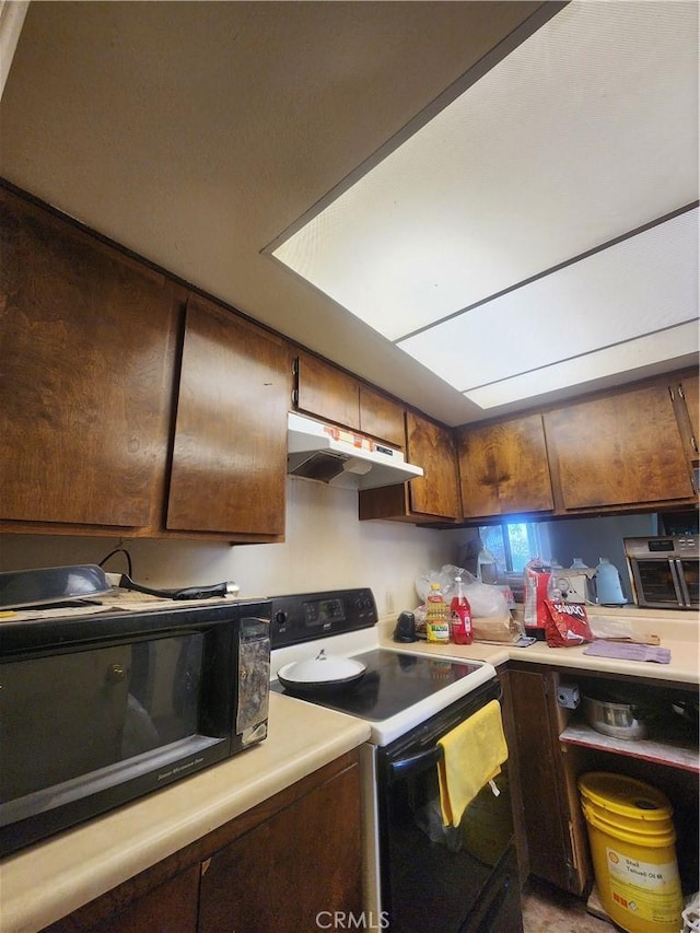 2763 US Highway 111, Imperial, CA 92251 - kitchen featuring electric range oven