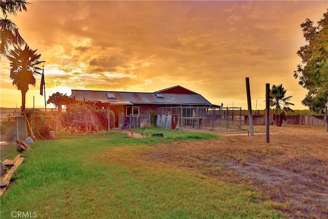 view of yard at dusk