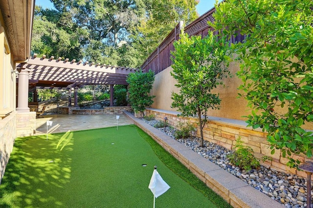 view of yard featuring a pergola