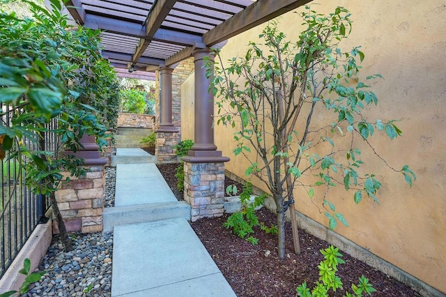 view of yard featuring a pergola