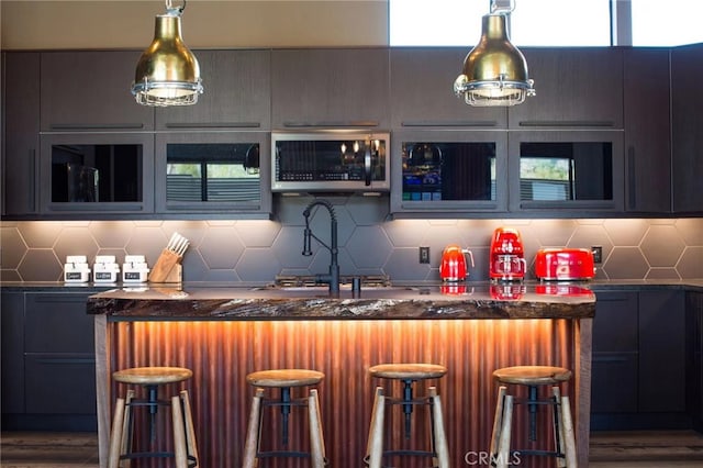 bar featuring dark wood-type flooring and tasteful backsplash