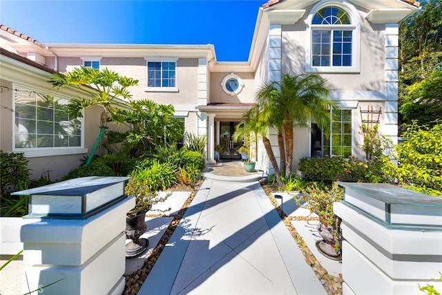 view of front of property featuring a patio area