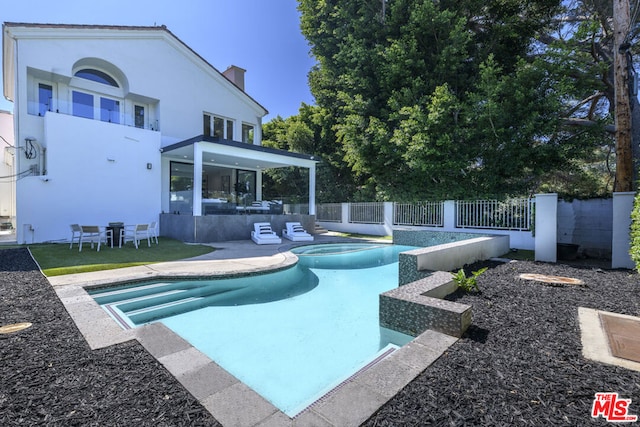 view of swimming pool featuring a patio