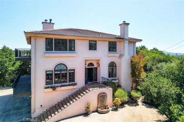 view of front of property with a balcony