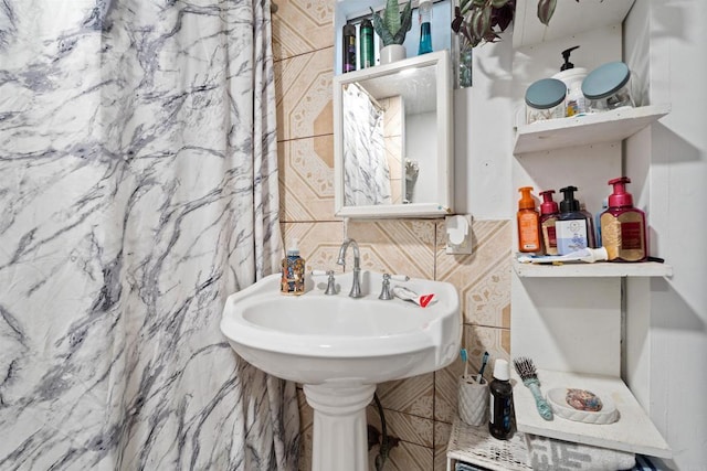 3838 Van Dyke Ave, San Diego, CA 92105 - view of bathroom