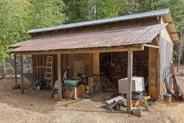 view of outbuilding with an outbuilding