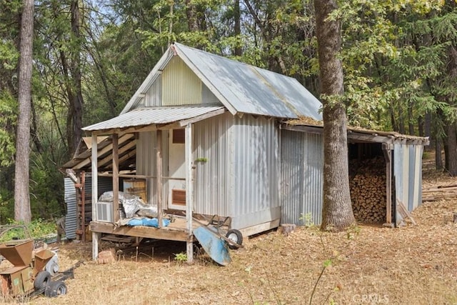 view of outbuilding with an outbuilding