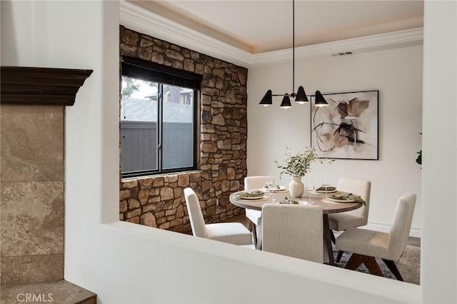 dining space with ornamental molding