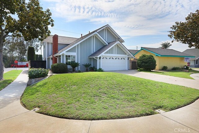 view of front facade featuring a garage and a front yard