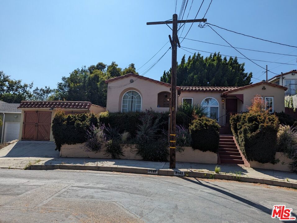 view of mediterranean / spanish-style home