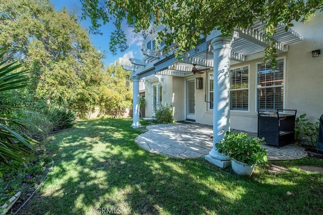 view of yard featuring a pergola